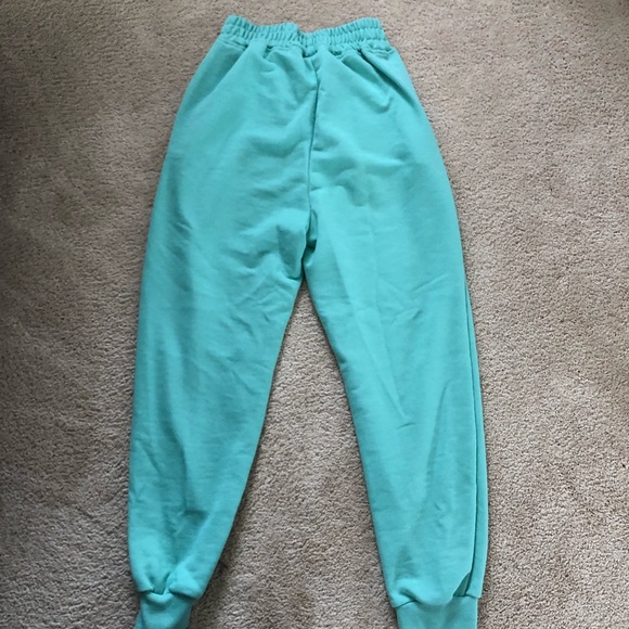 Woman’s jogger sweatpants - Picture 3 of 3